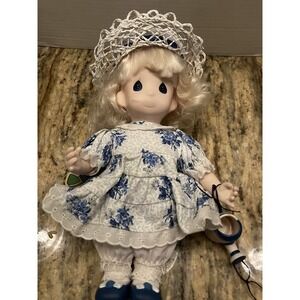 '95 PRECIOUS MOMENTS GARDEN OF FRIENDS BLOSSOM AUG  12" DOLL WITH TAG WATER CAN